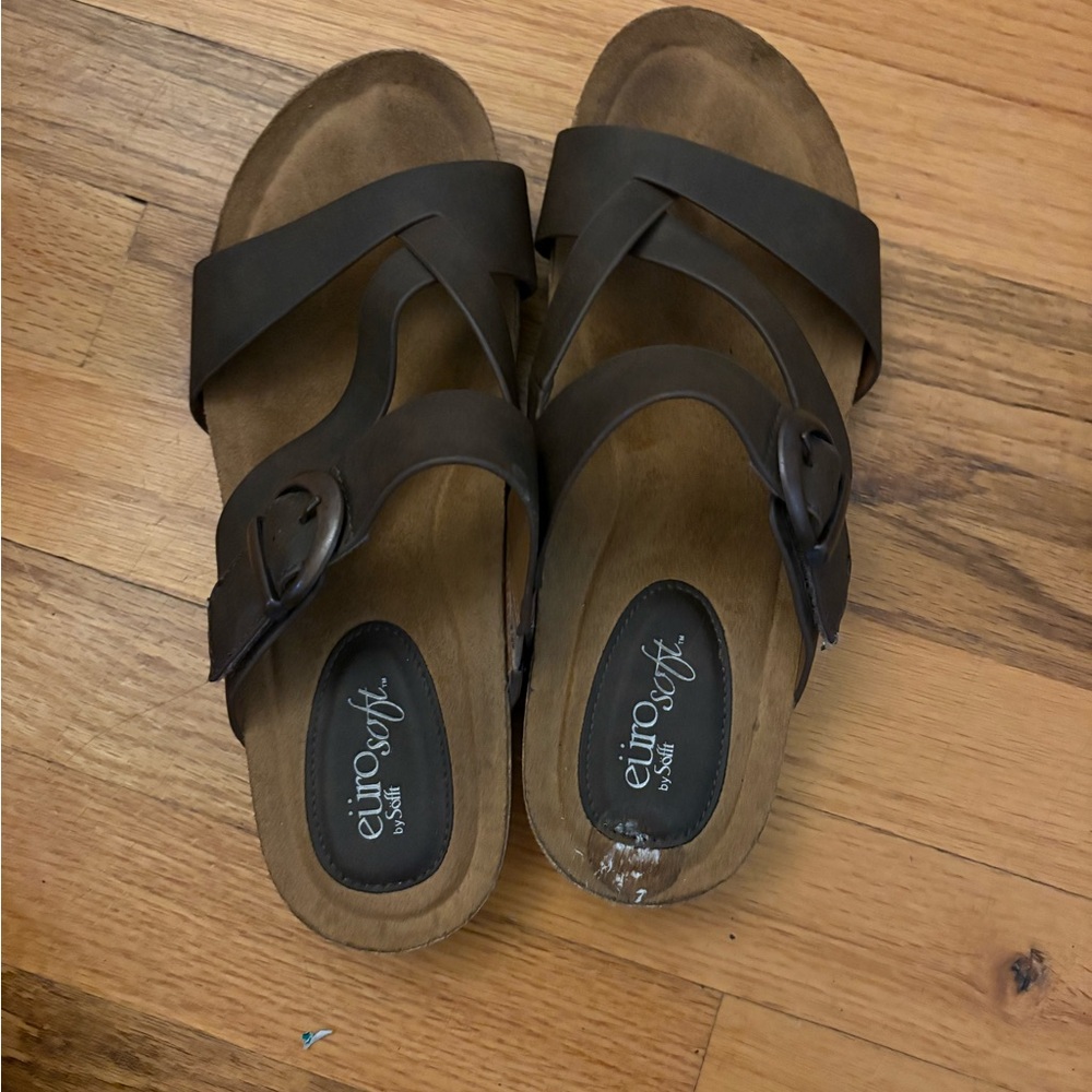 EuroSoft Women's Tan Crisscross Sandals